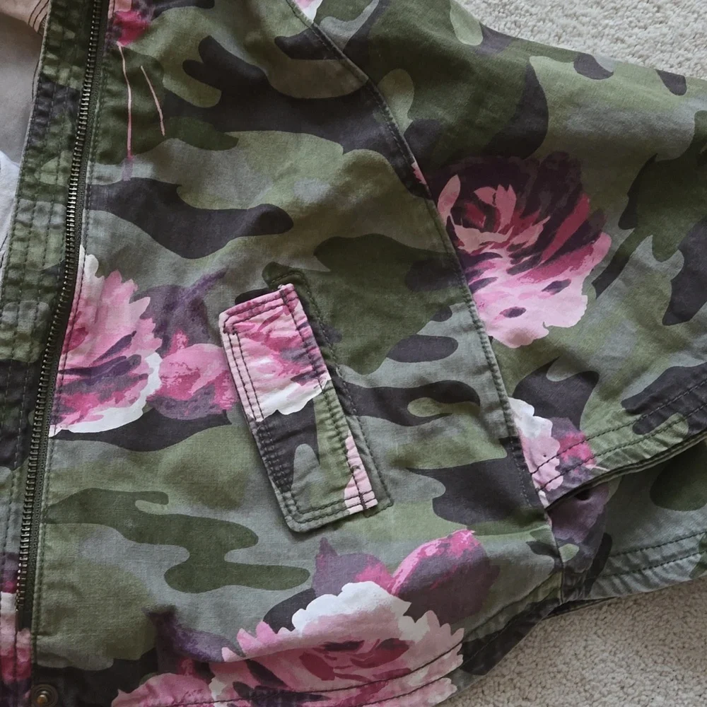 Gap Girl's Camo & Pink Rose Hooded Poncho, 3 years